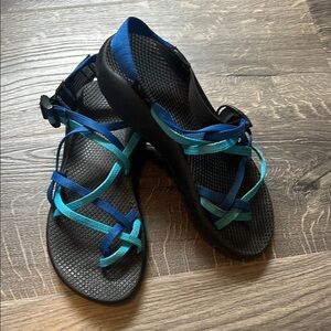 Chacos size Women’s 9 Blue and Teal Strappy Sandals